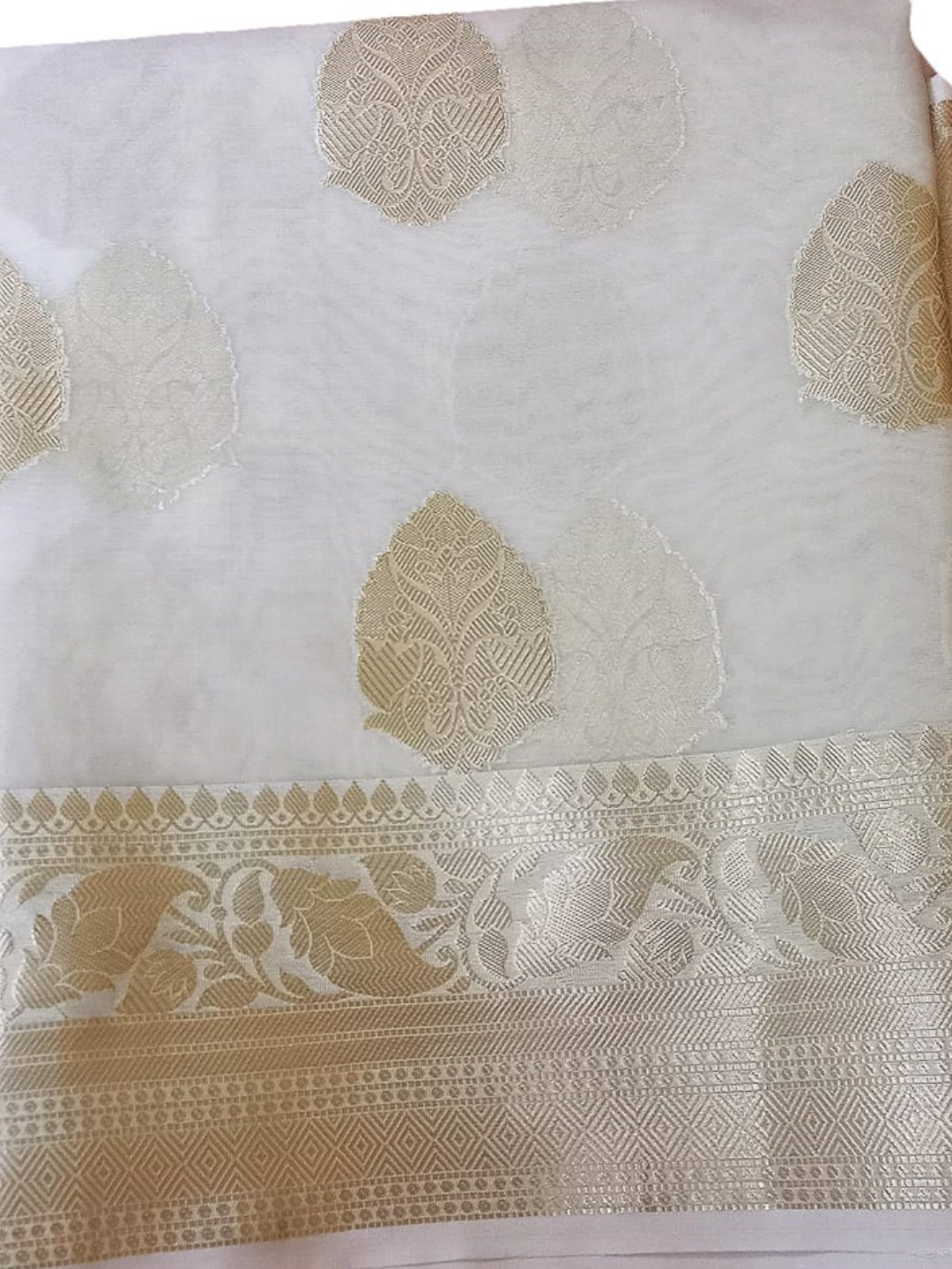 Royal Charm Banarasi Silk Saree with Intricate Zari Buta